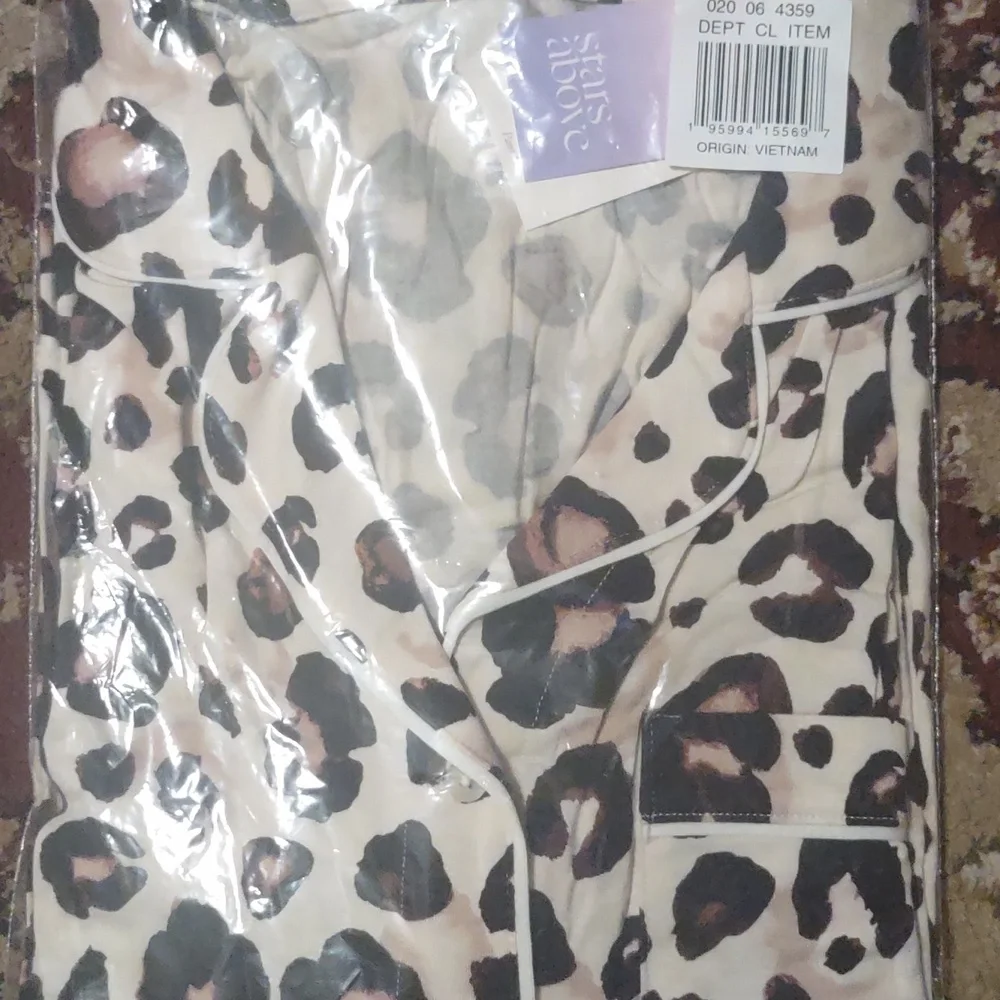 Most comfortable pjs ever! Stars above Pajamas. Comfortable  leopard - Picture 2 of 3
